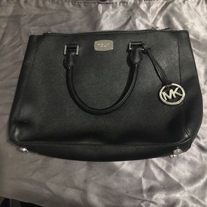 Michael Kors handbag (like new only carried once)